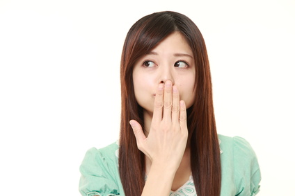 歯を見せて笑えない