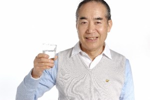 お湯を含む