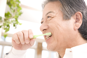 歯磨き粉で黄ばんだ歯を白くする